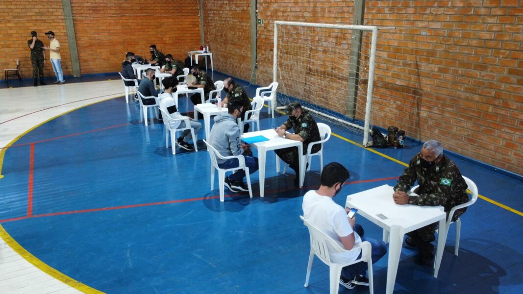 jovens-passam-por-segunda-inspecao-de-saude-do-servico-militar