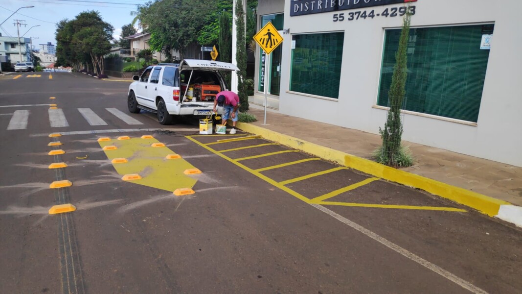 rua-assis-brasil-recebe-melhorias-no-transito