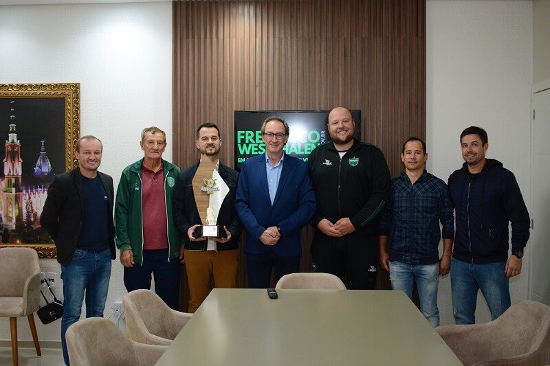 prefeito-e-vice-prefeito-recebem-diretoria-do-guarani-futsal