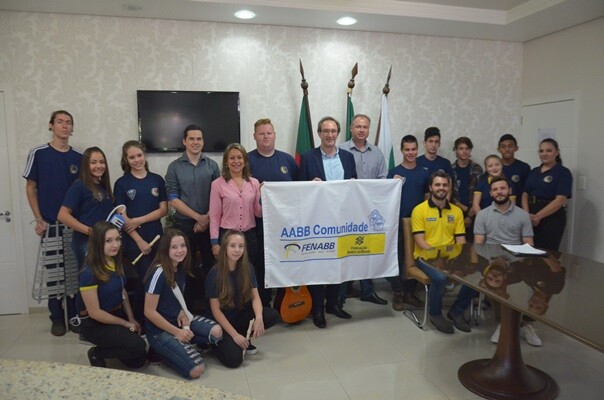 administracao-municipal-renova-convenio-com-a-aabb-comunidade