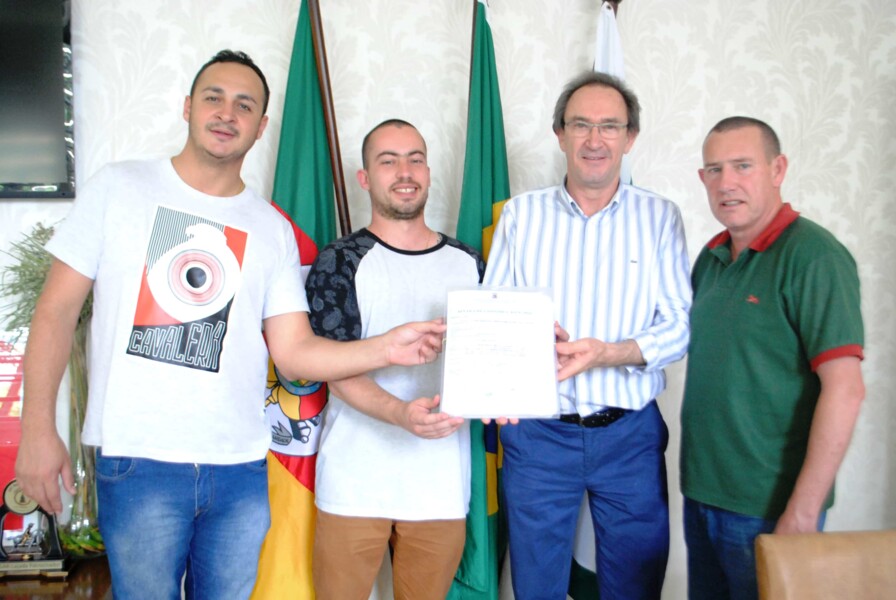 prefeito-assina-liberacao-do-projeto-para-edificacao-de-obra-do-centro-cultural-da-cufa