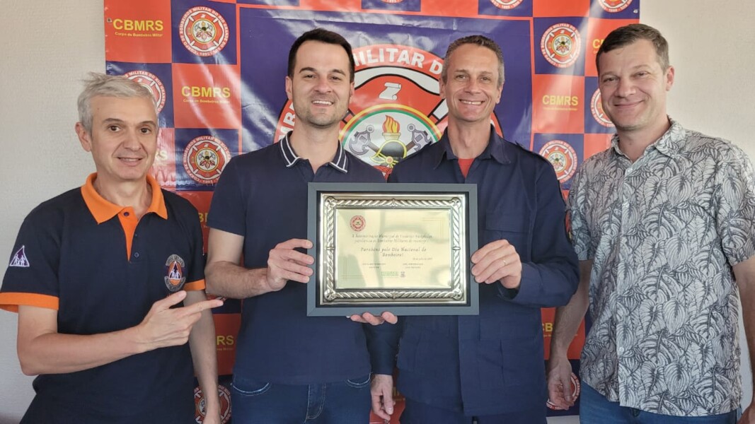 bombeiros-recebem-placa-de-homenagem-pelo-seu-dia