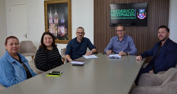 prefeito-panosso-assina-convenio-de-cooperacao-com-hospital-divina-providencia