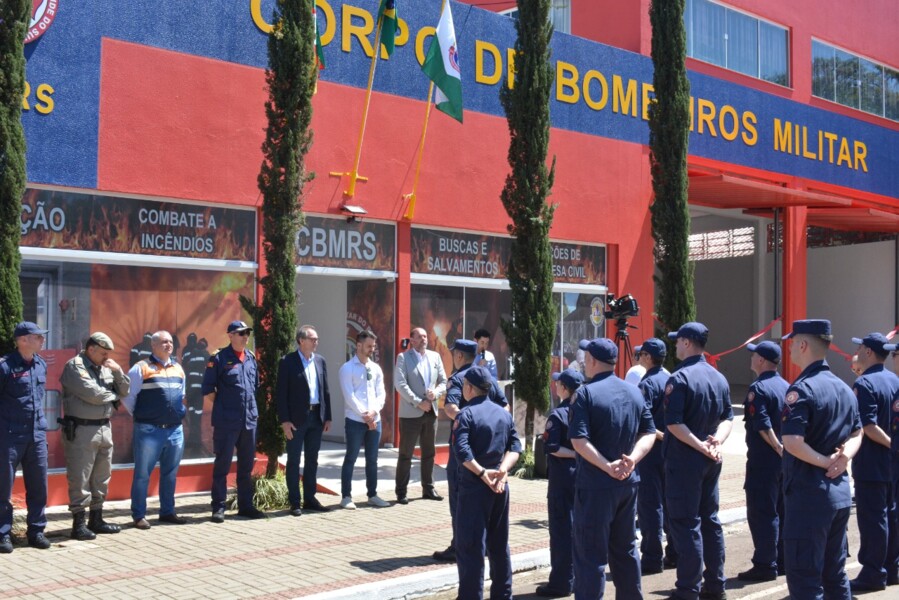corpo-de-bombeiros-de-fw-recebe-novas-instalacoes-e-viatura-de-combate-a-incendio