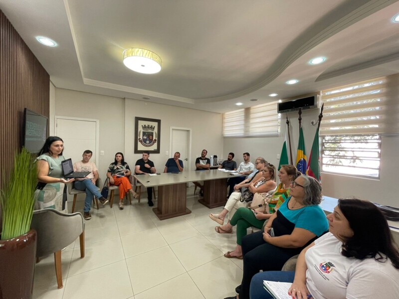 administracao-de-fw-realiza-reuniao-sobre-coleta-seletiva