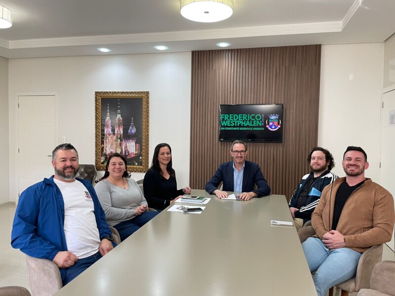 administracao-apresenta-dois-novos-medicos-que-atuarao-no-municipio