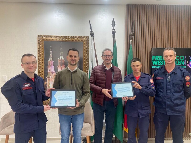 bombeiros-de-fw-sao-homenageados-pela-administracao-municipal