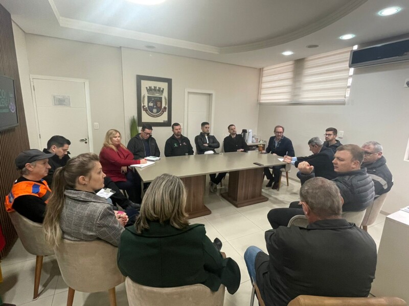 administracao-reune-entidades-e-liderancas-para-avaliar-situacao-climatica-e-alinhar-acoes