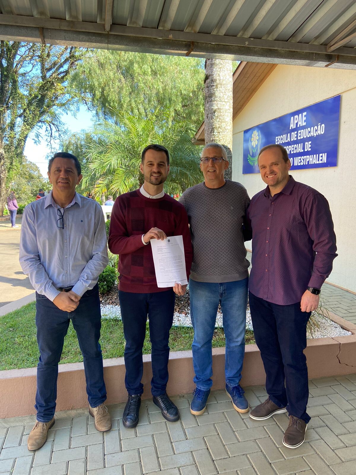 prefeito-em-exercicio-entrega-emenda-parlamentar-do-senador-lasier-martins-a-apae