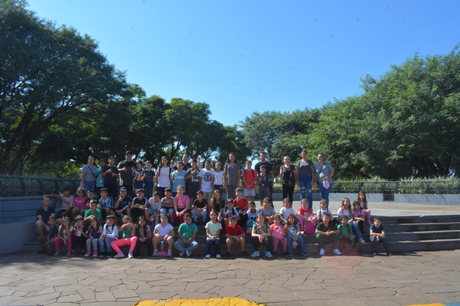 estudantes-da-escola-municipal-de-ensino-fundamental-sao-jose-de-redentora-visitam-a-praca-da-matriz
