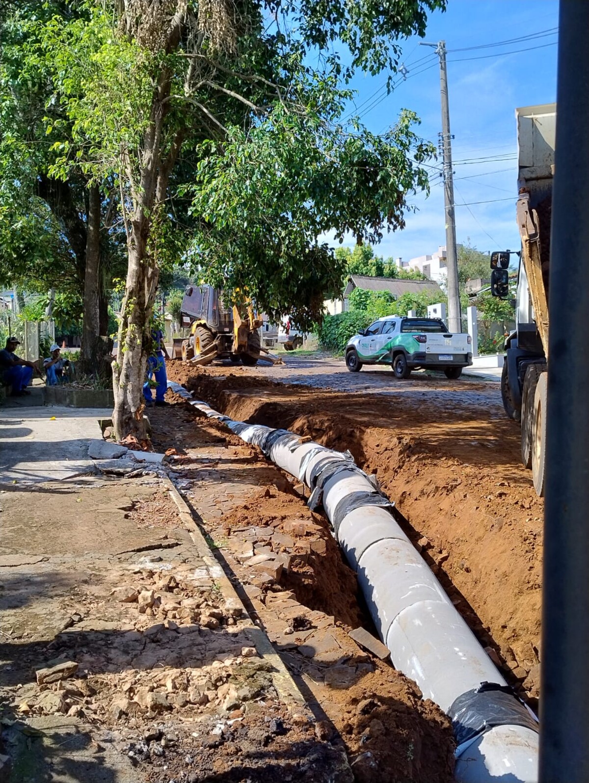 tubulacoes-para-evitar-acumulo-de-agua-da-chuva-sao-instaladas-no-bairro-barril
