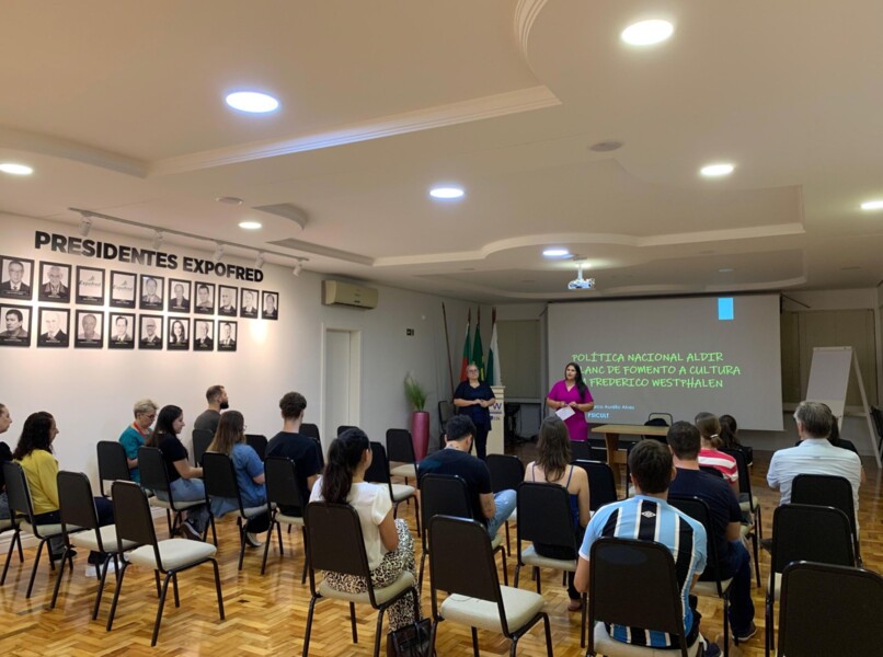 audiencia-publica-sobre-a-politica-nacional-aldir-blanc-ii-reune-produtores-culturais-do-municipio