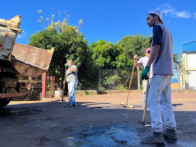 prefeitura-de-fw-promove-operacao-tapa-buracos-nas-ruas-da-cidade-para-consertar-estragos-decorrentes-das-chuvas