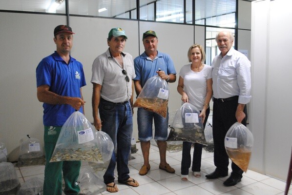 alevinos-sao-entregues-pela-secretaria-de-agricultura