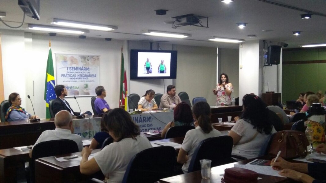 secretaria-municipal-da-saude-participa-de-seminario-de-praticas-integrativas-e-complementares