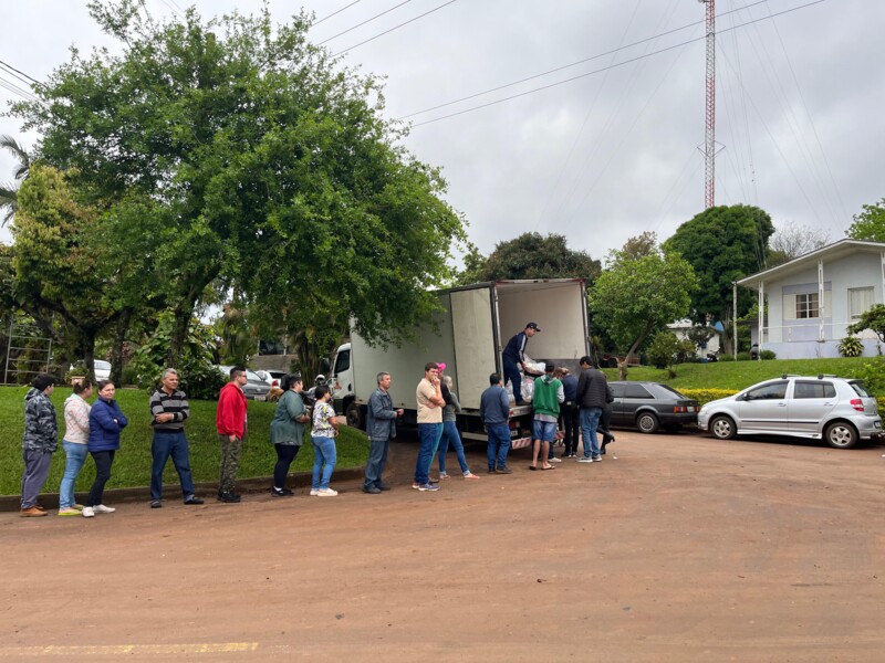 cestas-basicas-viabilizadas-pela-prefeitura-de-fw-sao-entregues-a-colaboradores-da-frangos-piovesan