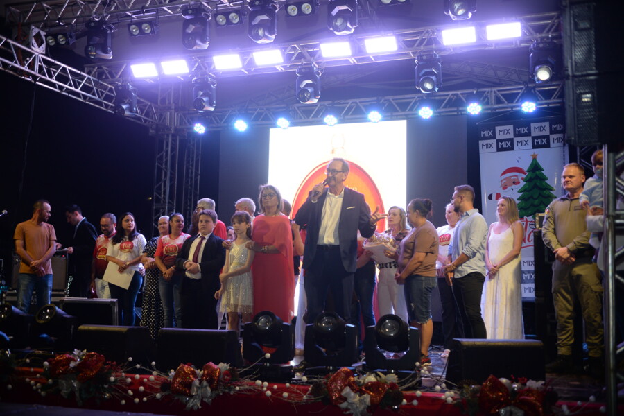 abertura-do-frederico-em-luz-2024-encanta-comunidade