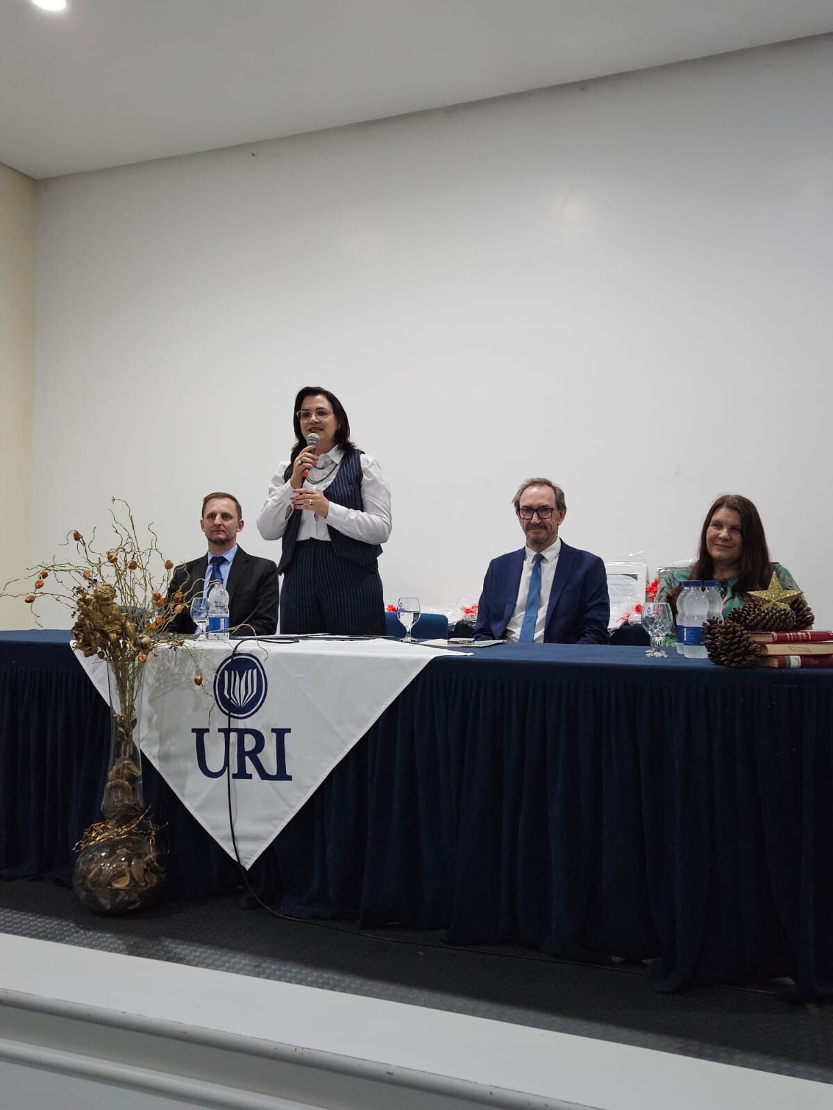 academia-de-letras-de-frederico-westphalen-empossa-25-membros-titulares-em-evento-solene