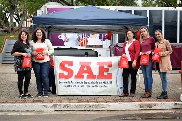 equipe-da-sae-realiza-acao-previa-ao-dia-das-maes