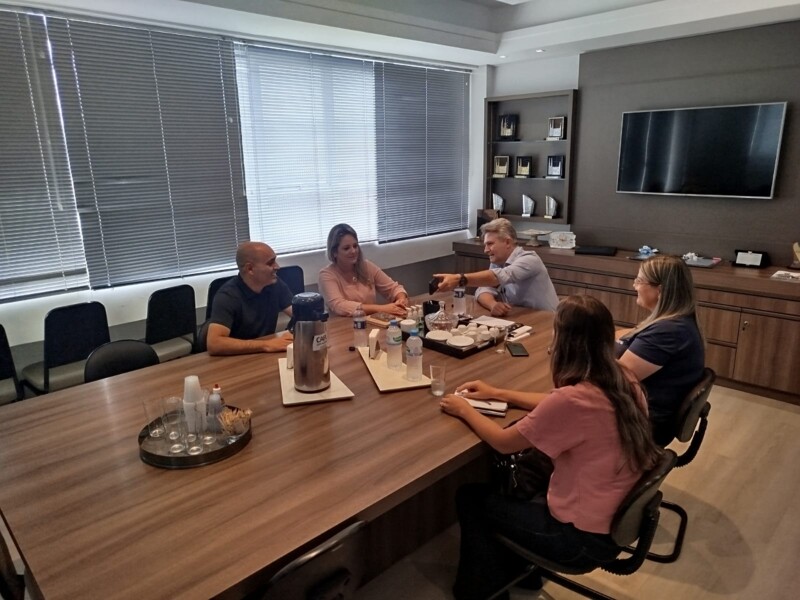 representantes-do-executivo-participam-de-reuniao-na-associacao-empresarial-ae