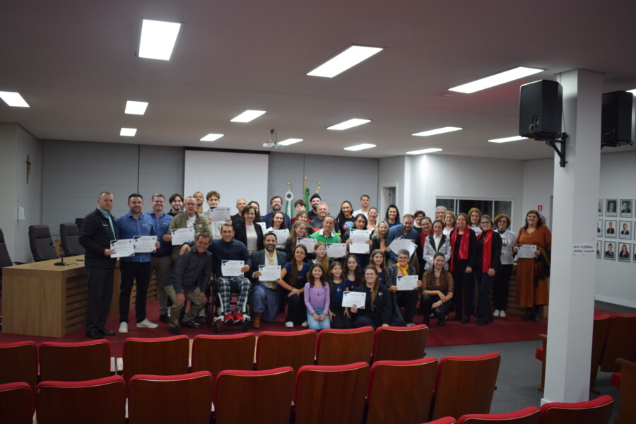 homenagem-aos-70-anos-de-frederico-westphalen-reconhece-contribuicoes-da-comunidade-em-cerimonia-especial