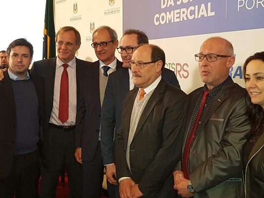 membros-da-administracao-municipal-participam-do-lancamento-do-acervo-digitalizado