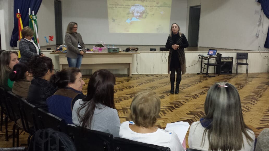 encontro-aborda-rotina-na-educacao-infantil