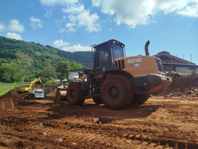 prefeitura-apoia-ampliacao-de-estrutura-para-terminacao-de-suinos-na-linha-encruzilhada
