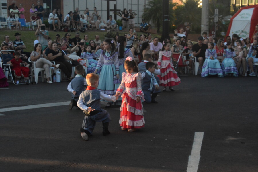 natal-gaucho-encanta-publico-no-frederico-em-luz-2025