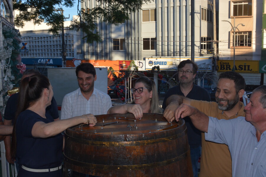 ato-simbolico-marca-lacracao-da-capsula-do-tempo-em-frederico-westphalen