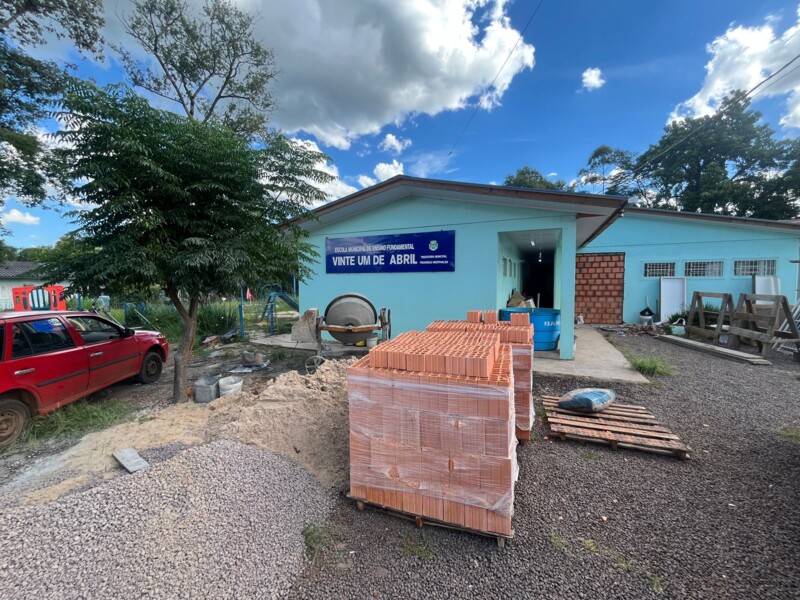 prefeito-orlando-girardi-acompanha-obras-de-ampliacao-e-modernizacao-da-escola-municipal-vinte-e-um-de-abril